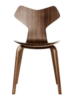 4130 Grand Prix med træben af Arne Jacobsen