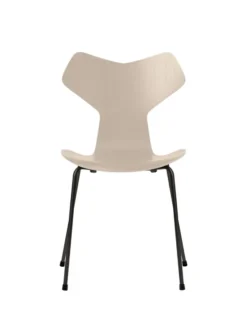 3130 Grand Prix stol i farvet ask af Arne Jacobsen