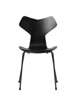 3130 Grand Prix stol i farvet ask af Arne Jacobsen
