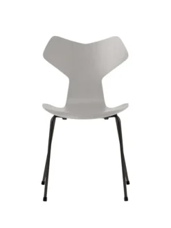 3130 Grand Prix stol i farvet ask af Arne Jacobsen