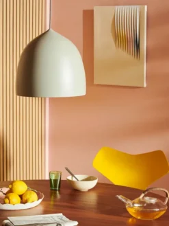 3130 Grand Prix stol i farvet ask af Arne Jacobsen
