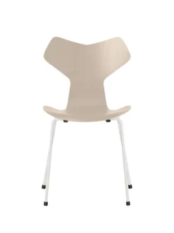 3130 Grand Prix stol i farvet ask af Arne Jacobsen