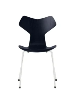 3130 Grand Prix stol i farvet ask af Arne Jacobsen