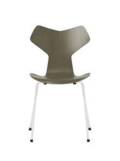 3130 Grand Prix stol i farvet ask af Arne Jacobsen