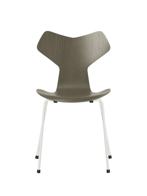 3130 Grand Prix stol i farvet ask af Arne Jacobsen