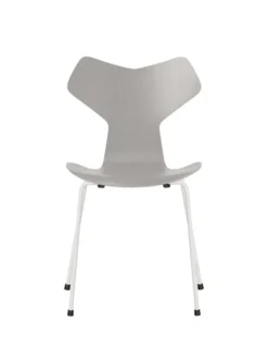 3130 Grand Prix stol i farvet ask af Arne Jacobsen
