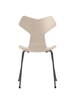 3130 Grand Prix stol i farvet ask af Arne Jacobsen