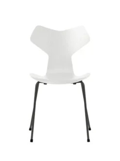 3130 Grand Prix stol i farvet ask af Arne Jacobsen