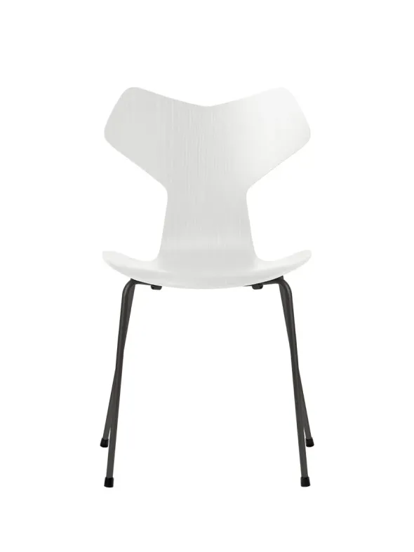 3130 Grand Prix stol i farvet ask af Arne Jacobsen