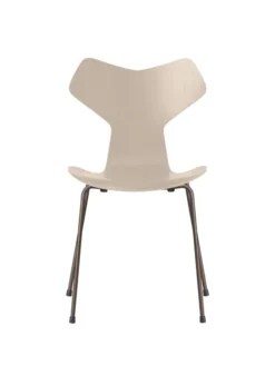 3130 Grand Prix stol i farvet ask af Arne Jacobsen