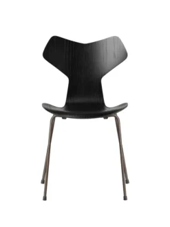 3130 Grand Prix stol i farvet ask af Arne Jacobsen