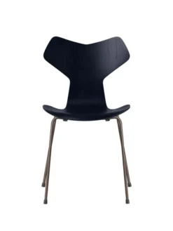 3130 Grand Prix stol i farvet ask af Arne Jacobsen