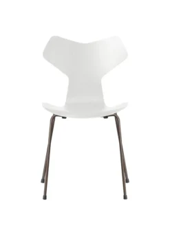 3130 Grand Prix stol i farvet ask af Arne Jacobsen