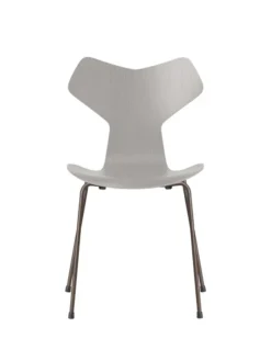 3130 Grand Prix stol i farvet ask af Arne Jacobsen