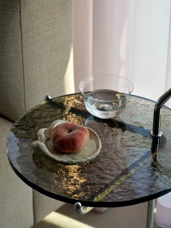 Halten SH9 Sidebord, polished steel & smoked glass fra &Tradition