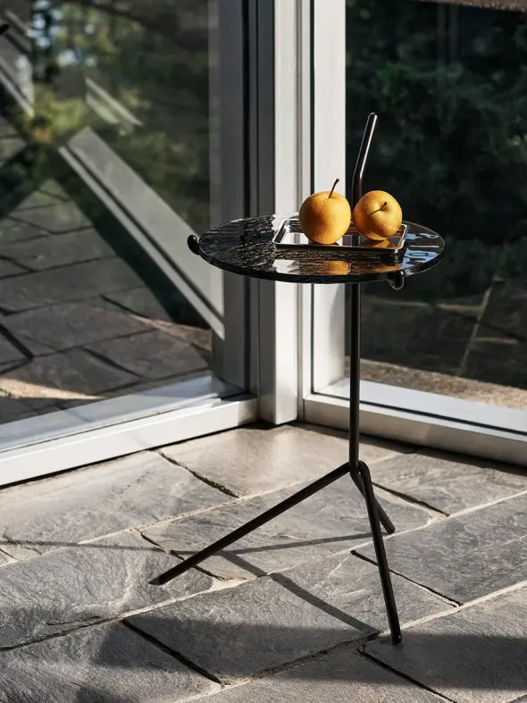 Halten SH9 Sidebord, polished steel & smoked glass fra &Tradition