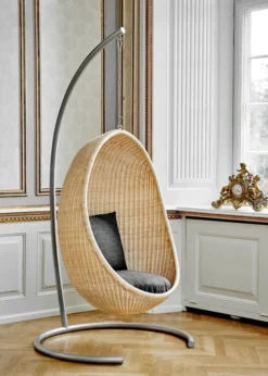 Hanging Egg inkl. stativ fra Sika-Design