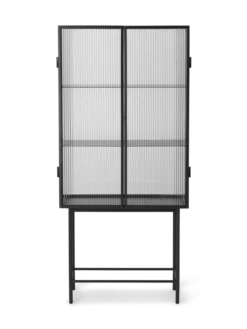 Haze vitrineskab, reeded glass fra Ferm Living