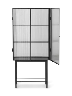 Haze vitrineskab, reeded glass fra Ferm Living