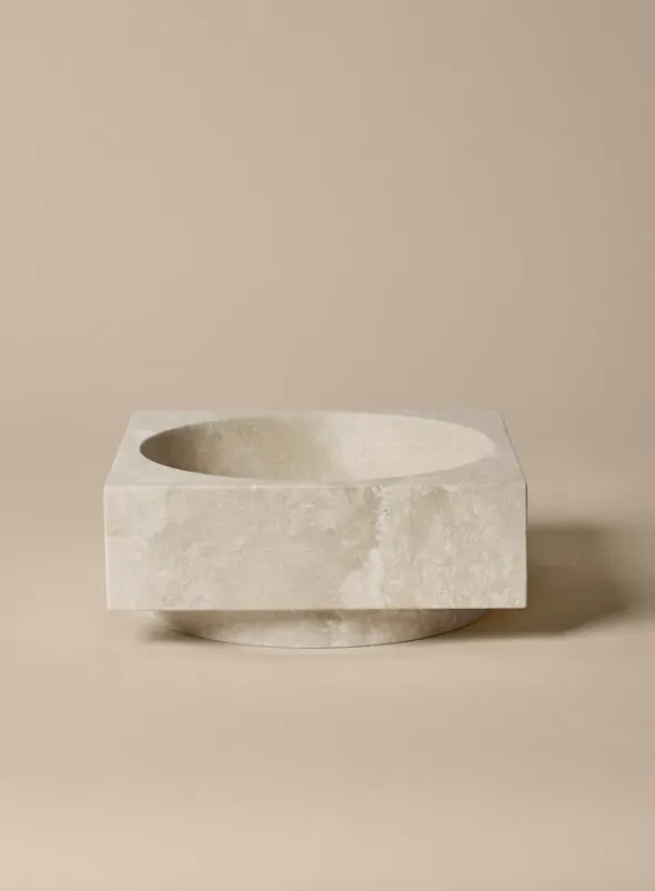 Hew high centrepiece, travertin fra Ferm Living