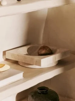 Hew low centrepiece, travertin fra Ferm Living