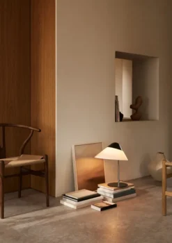 HJW02 Opala Bordlampe af Hans J. Wegner