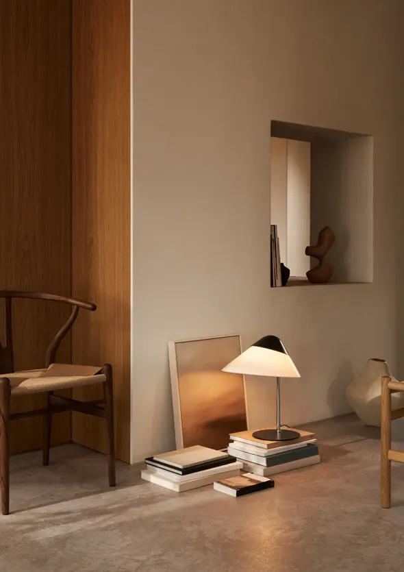 HJW02 Opala Bordlampe af Hans J. Wegner