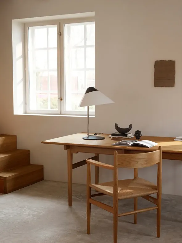 HJW02 Opala Bordlampe af Hans J. Wegner
