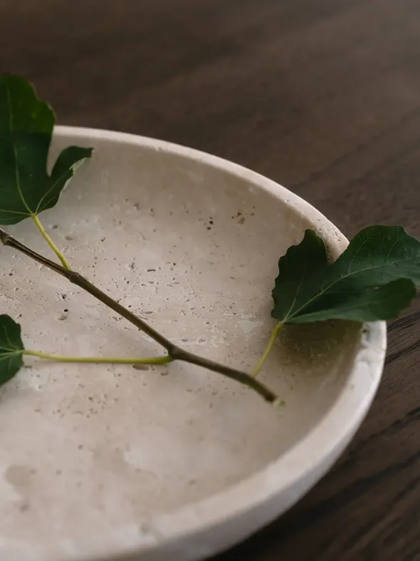 Hyben Fad, travertin fra Wabi Sabi Nordic