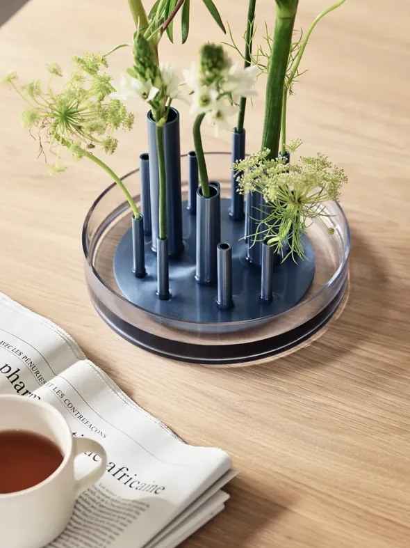 Ikeru Low Vase, dusk blue af Jaime Hayon