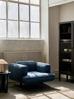Inland AV21 Lounge Chair fra &Tradition