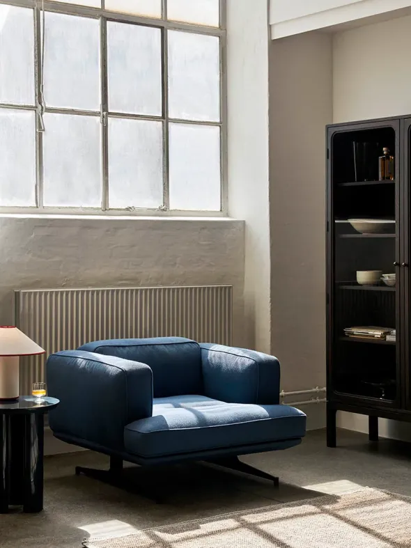 Inland AV21 Lounge Chair fra &Tradition