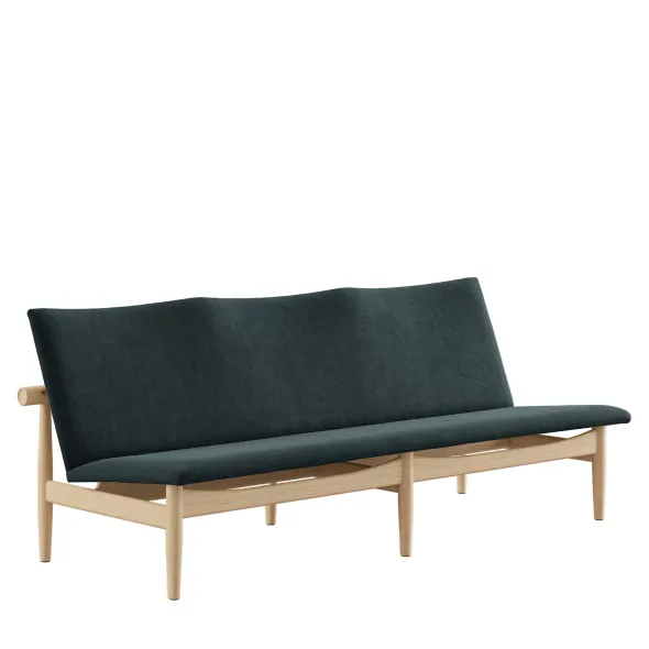 Japan 3 pers. sofa, eg klar olie af Finn Juhl