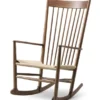 J16 Gyngestol, valnød af Hans J. Wegner