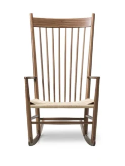 J16 Gyngestol, valnød af Hans J. Wegner