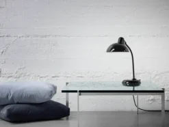 Kaiser Idell Bordlampe, kipbar fra Fritz Hansen