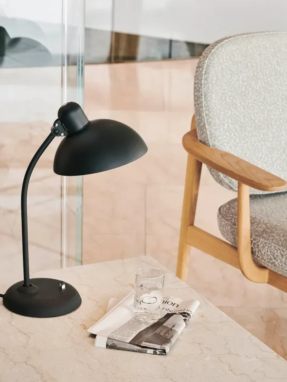 Kaiser Idell Bordlampe, kipbar fra Fritz Hansen