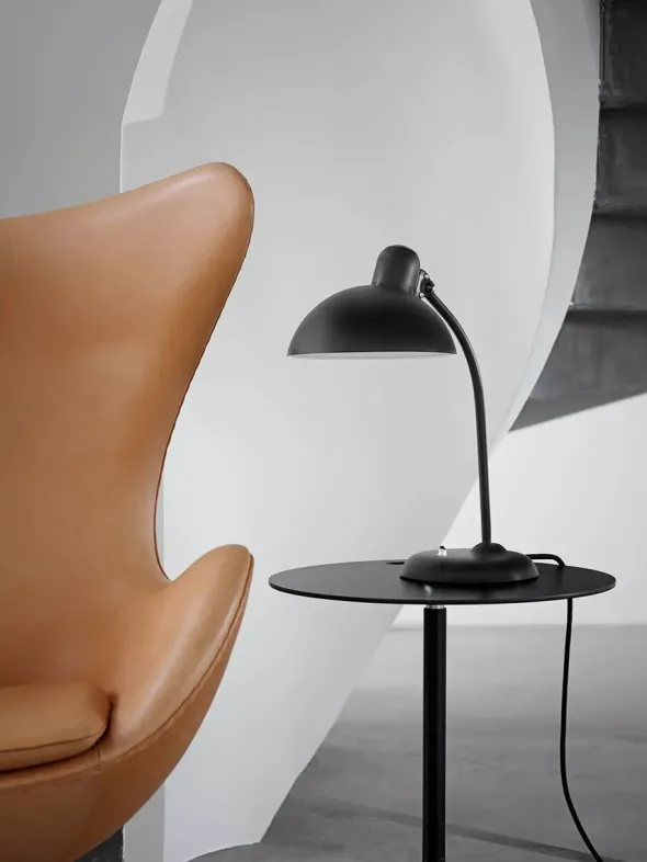 Kaiser Idell Bordlampe, kipbar fra Fritz Hansen