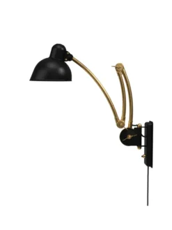 Kaiser Idell 6559-W væglampe fra Fritz Hansen
