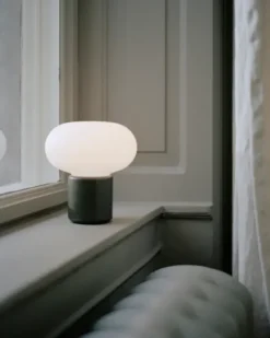 Karl-Johan portable bordlampe, Forest Green fra New Works