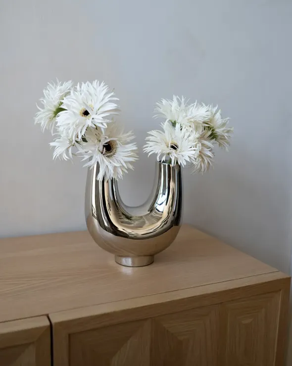 Kazumi Vase, silver fra Hein Studio