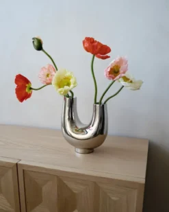 Kazumi Vase, silver fra Hein Studio