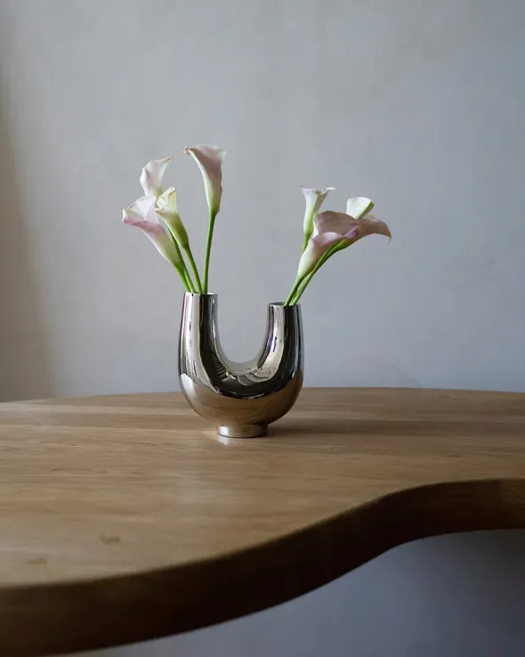 Kazumi Vase, silver fra Hein Studio