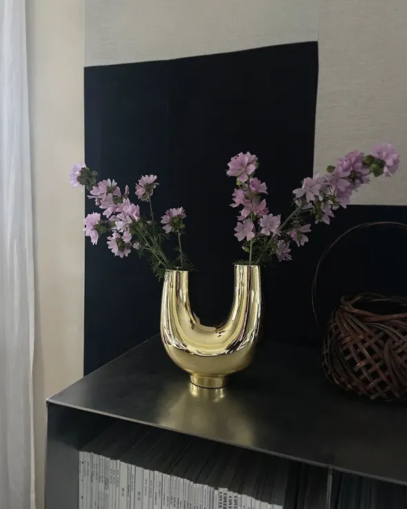 Kazumi Vase, silver fra Hein Studio
