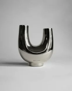 Kazumi Vase, silver fra Hein Studio