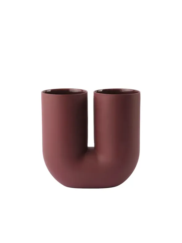 Kink Vase, deep red fra Muuto