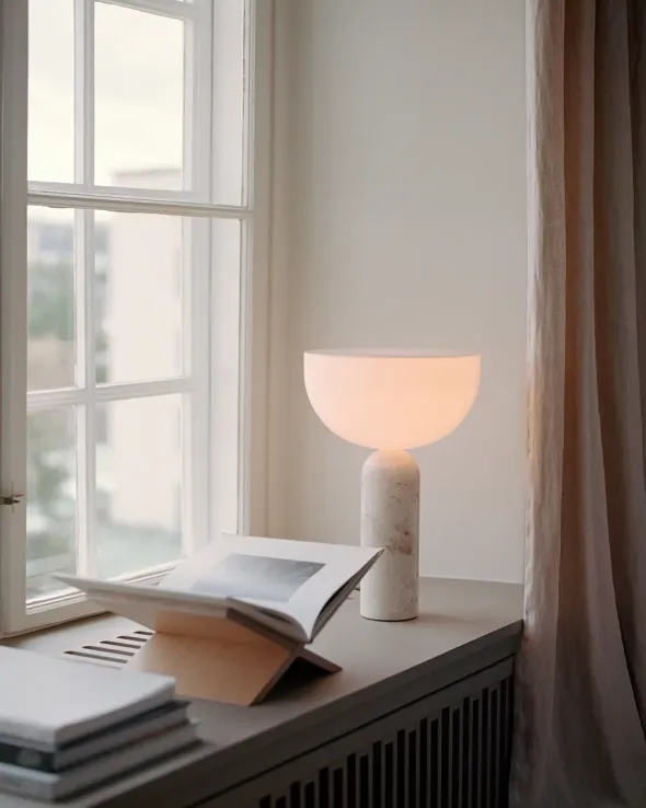 Kizu Bordlampe Large, Kunis Breccia Marble fra New Works