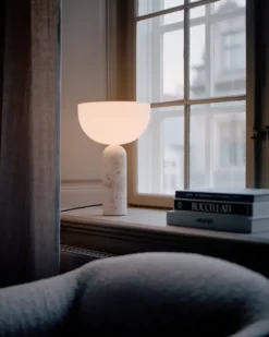 Kizu Bordlampe Large, Kunis Breccia Marble fra New Works