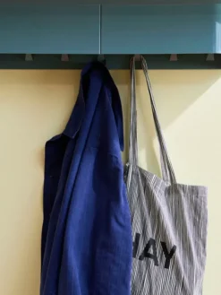 Korpus Shelf, large fra Hay