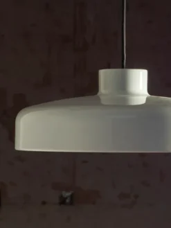 Lacquer pendant medium, grey fra Nine